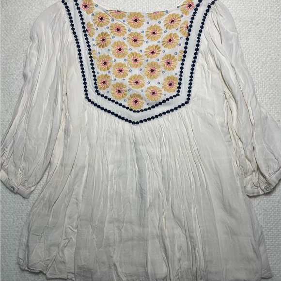 Women’s Boho Hippie Indie Pleaded Floral Embroidered Ivory Blouse 3/4 Sleeve - Picture 3 of 3